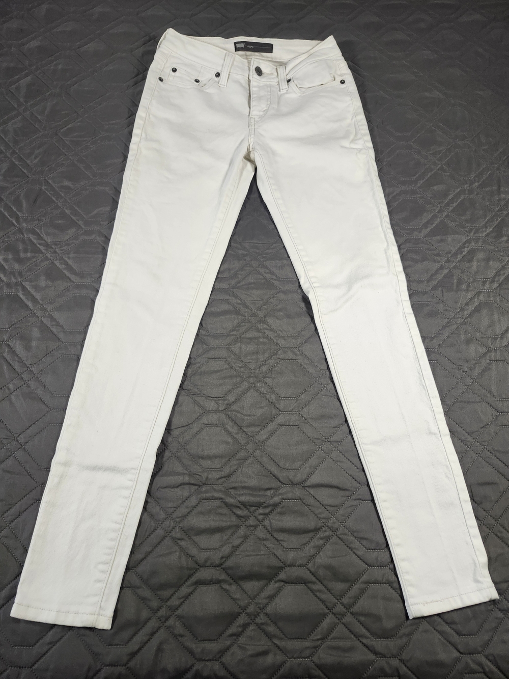Levi's white jeans leggings women's size W26 L30 has some stains see pictures